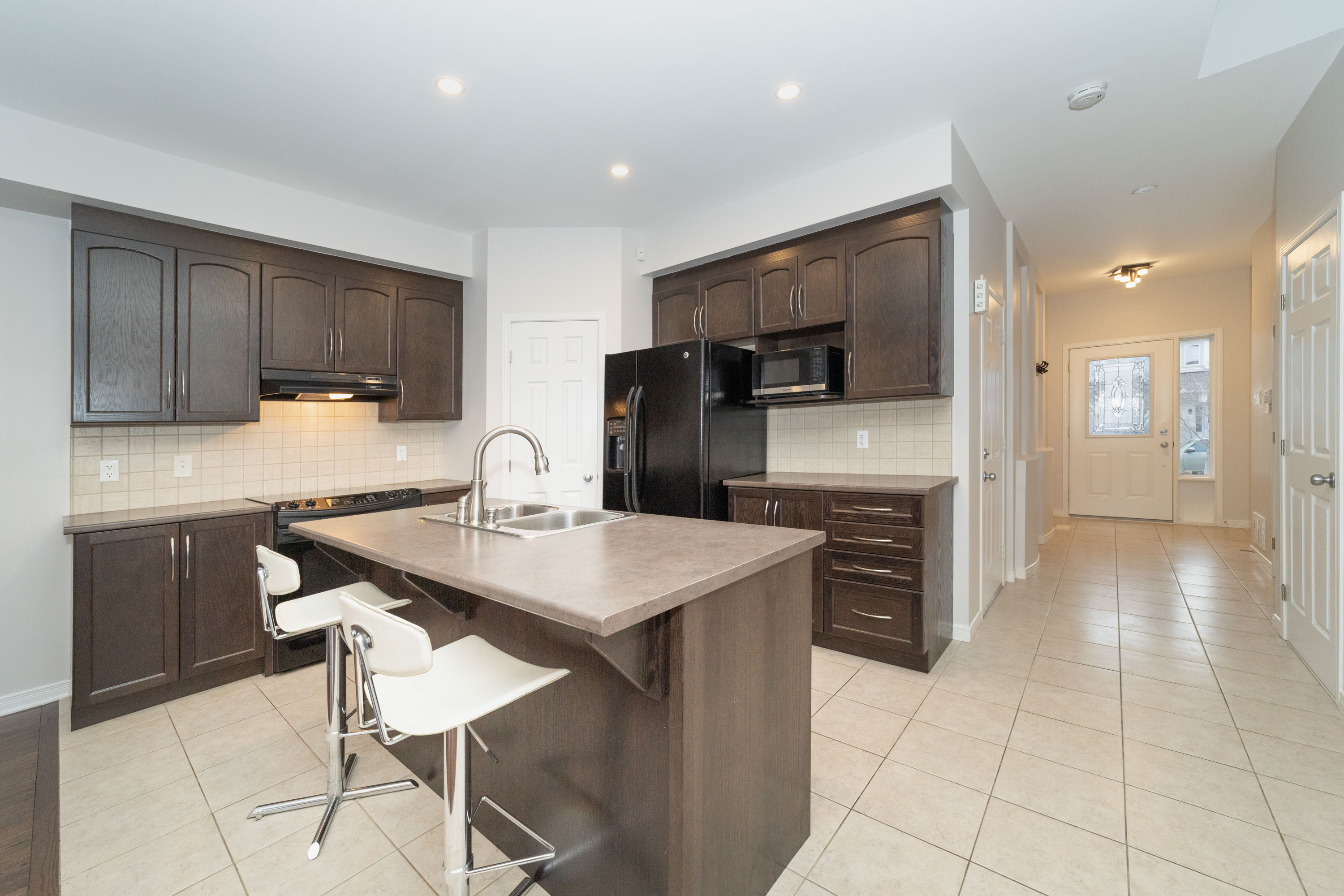 2207 Descartes Street, Orleans, Ontario K4A 0W4 - Photo 3 - RP4472817901